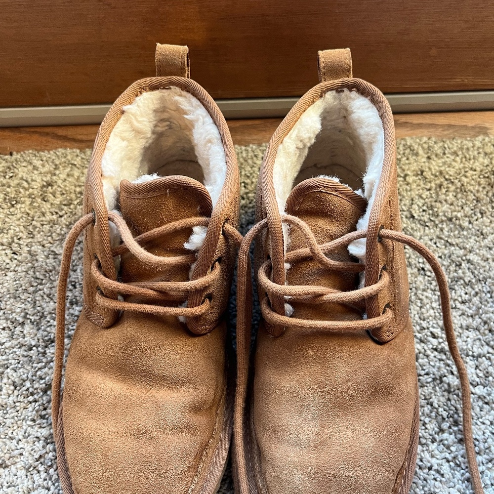 Women’s Uggs size 8